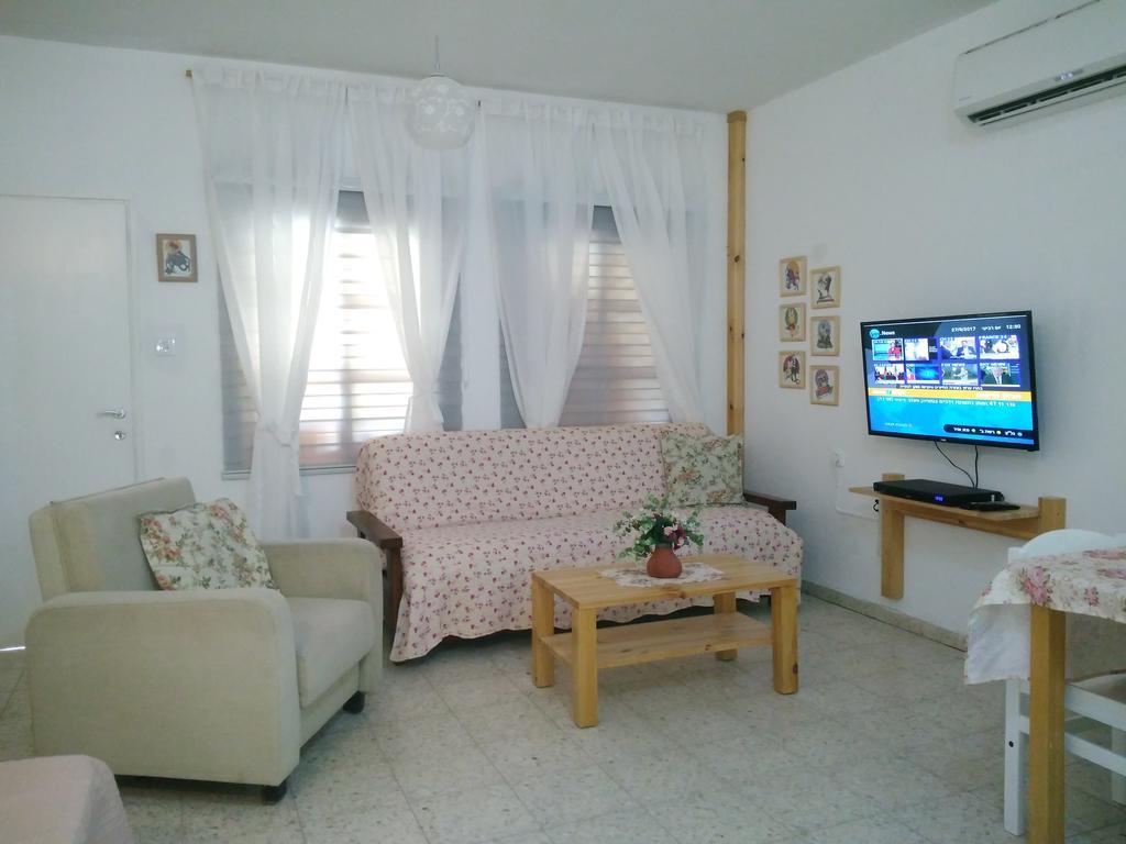 Jordan Valley One Room Apartment Menaẖemya Exterior foto