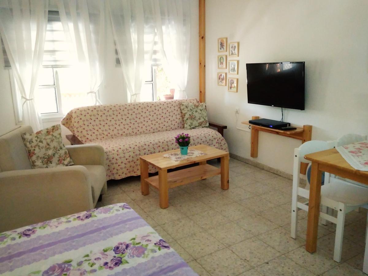 Jordan Valley One Room Apartment Menaẖemya Exterior foto